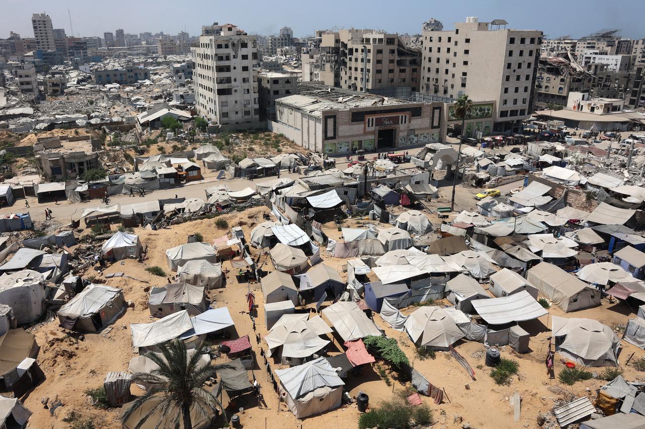 A picture taken on August 18, 2025, shows tents housing displaced Palestinians in Gaza City. (AFP Photo)