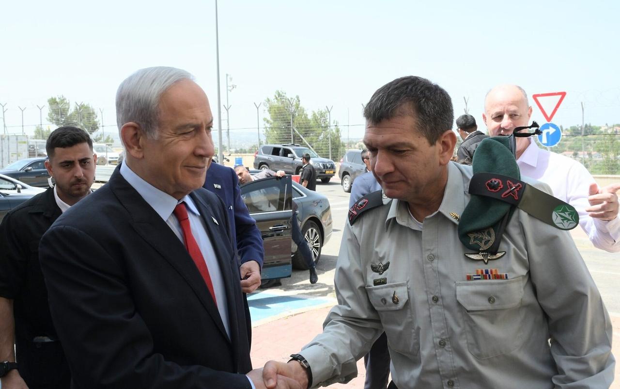 In this handout photo, Prime Minister Benjamin Netanyahu and IDF Military Intelligence Directorate chief Aharon Haliva tour an disclosed intelligence base, May 23, 2023. (photo by Times of İsrael)