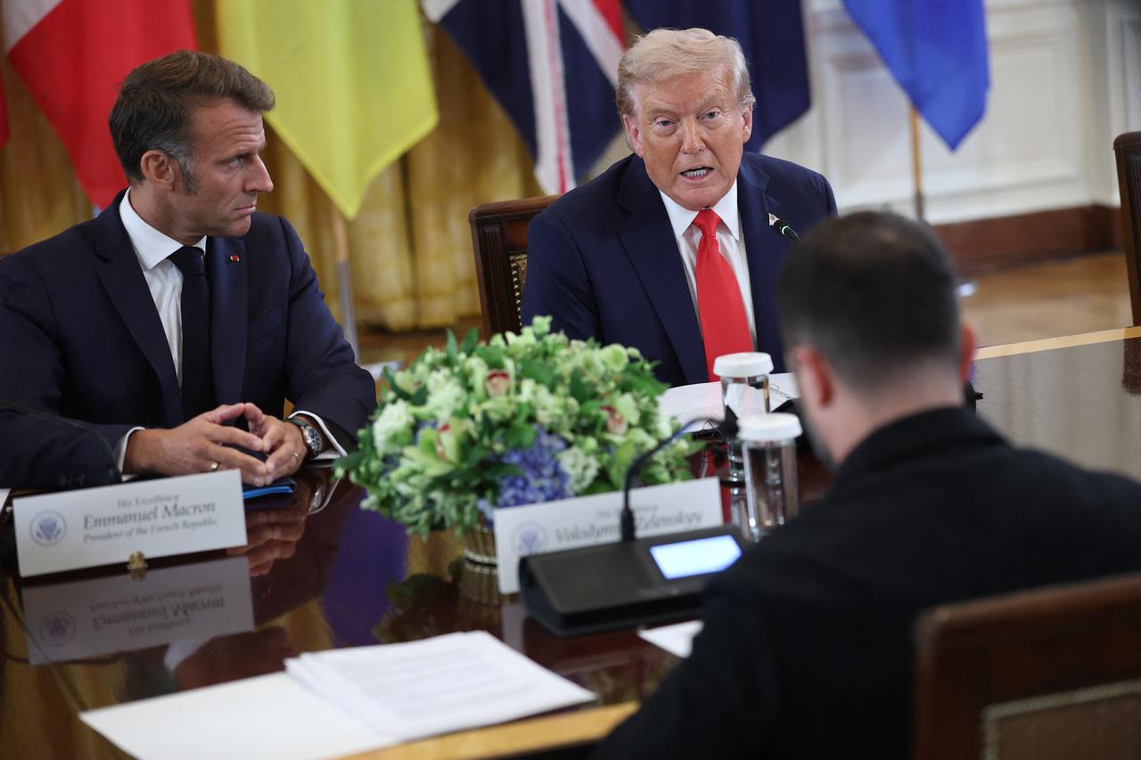 U.S. President Donald Trump speaks during a meeting with Ukrainian President Volodymyr Zelenskyy (R), French President Emmanuel Macron (L), and European leaders at the White House on August 18, 2025 in Washington, DC. (AFP Photo)