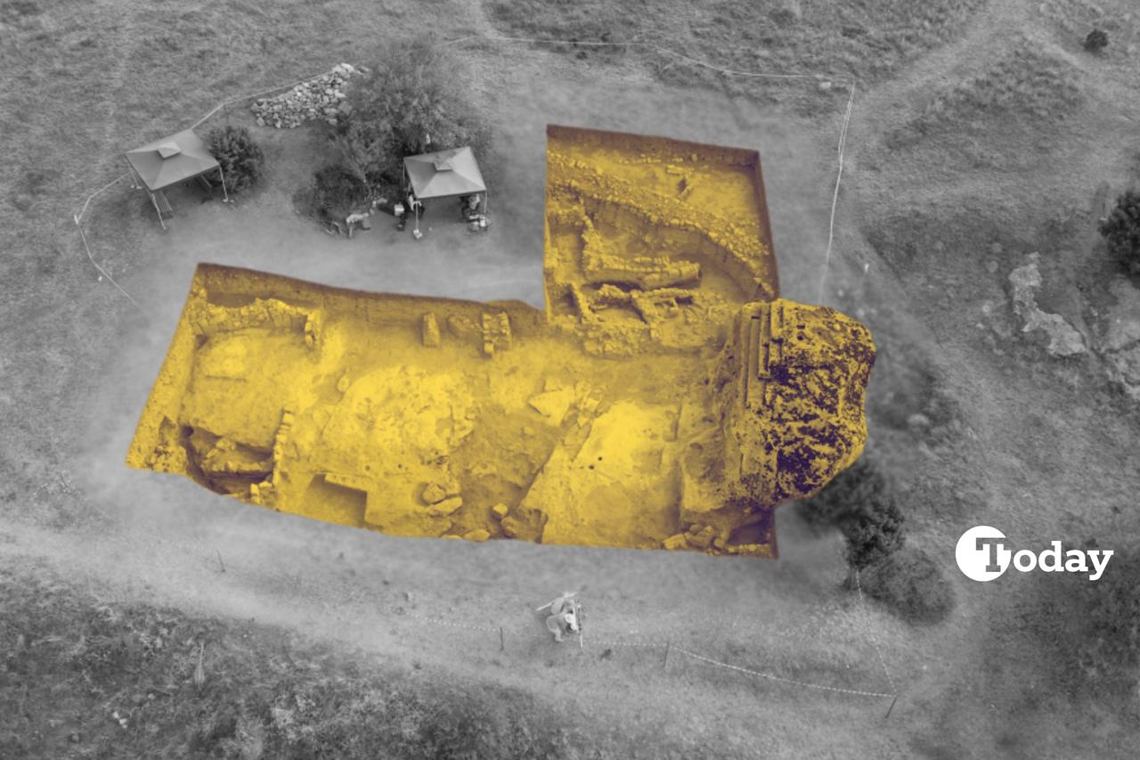 An aerial view of the excavation area in Yazilikaya, Eskisehir, Türkiye. (Photo collage by Türkiye Today team)