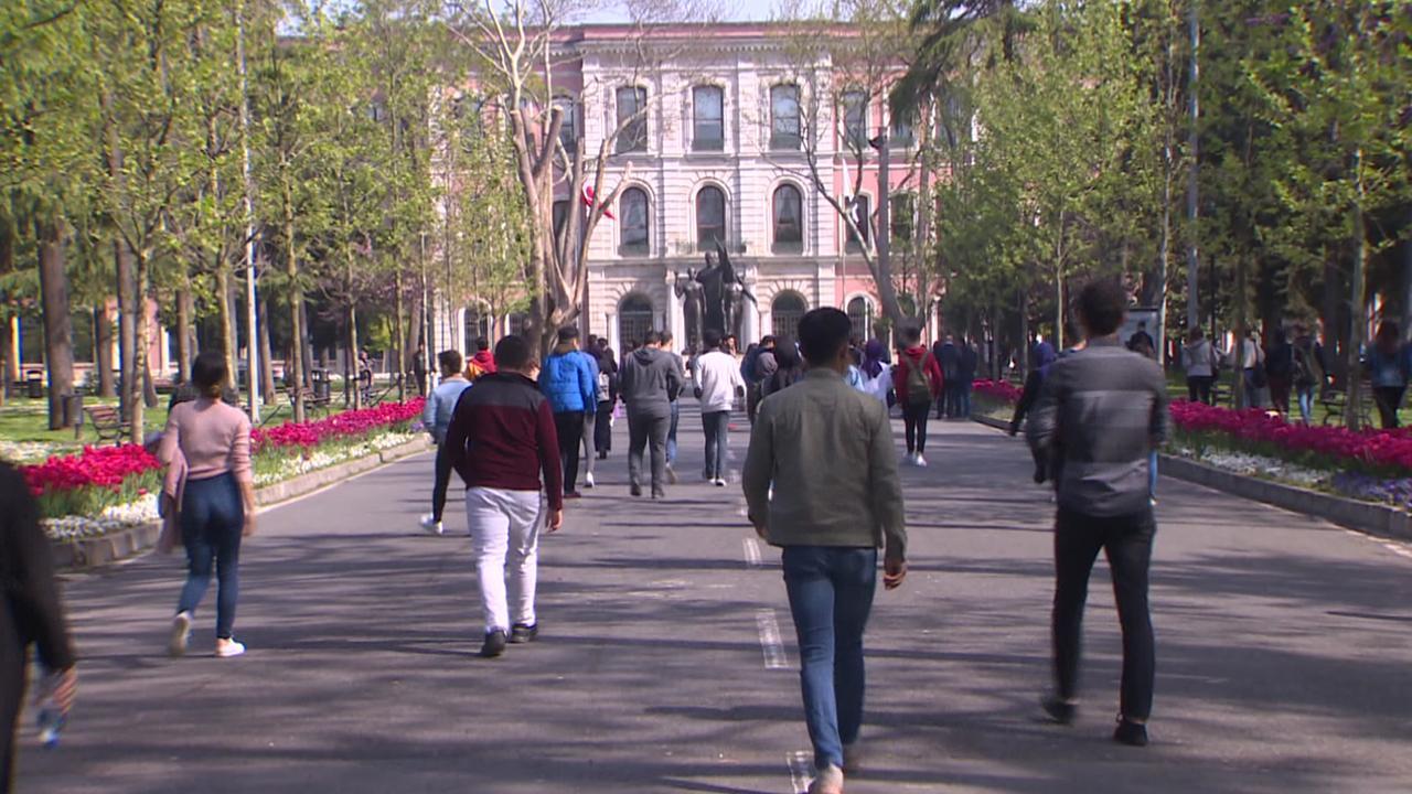 Students walk on the campus of Istanbul University in Türkiye. (AA Photo)