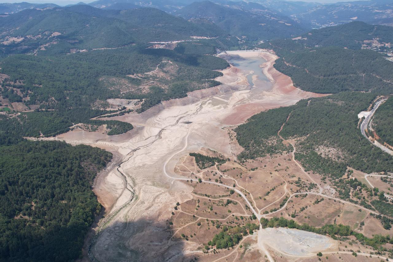 Nilufer Dam, one of two dams supplying water to Bursa, completely dries up, Bursa, Türkiye, Aug. 18, 2025. (IHA Photo)