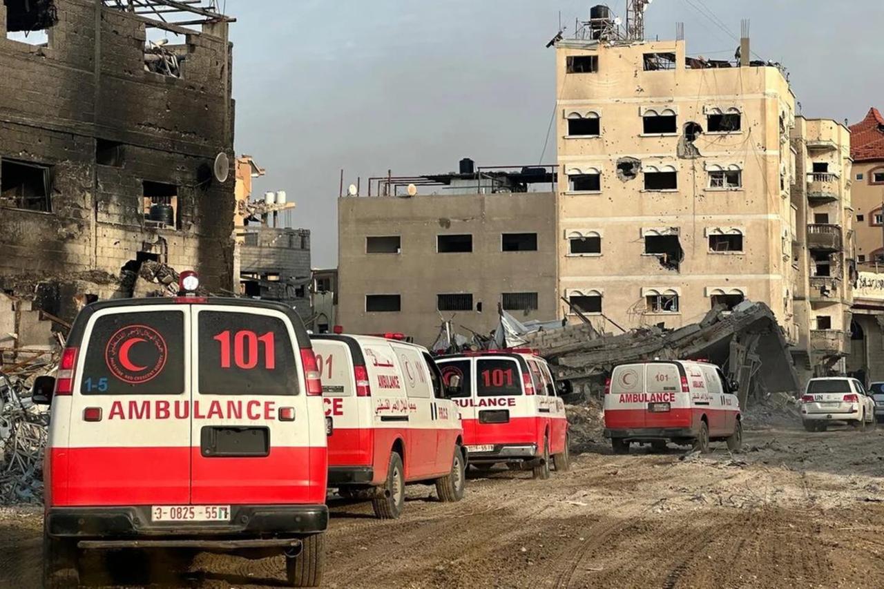 Palestinian Red Crescent ambulances in Khan Younis. (AFP Photo)