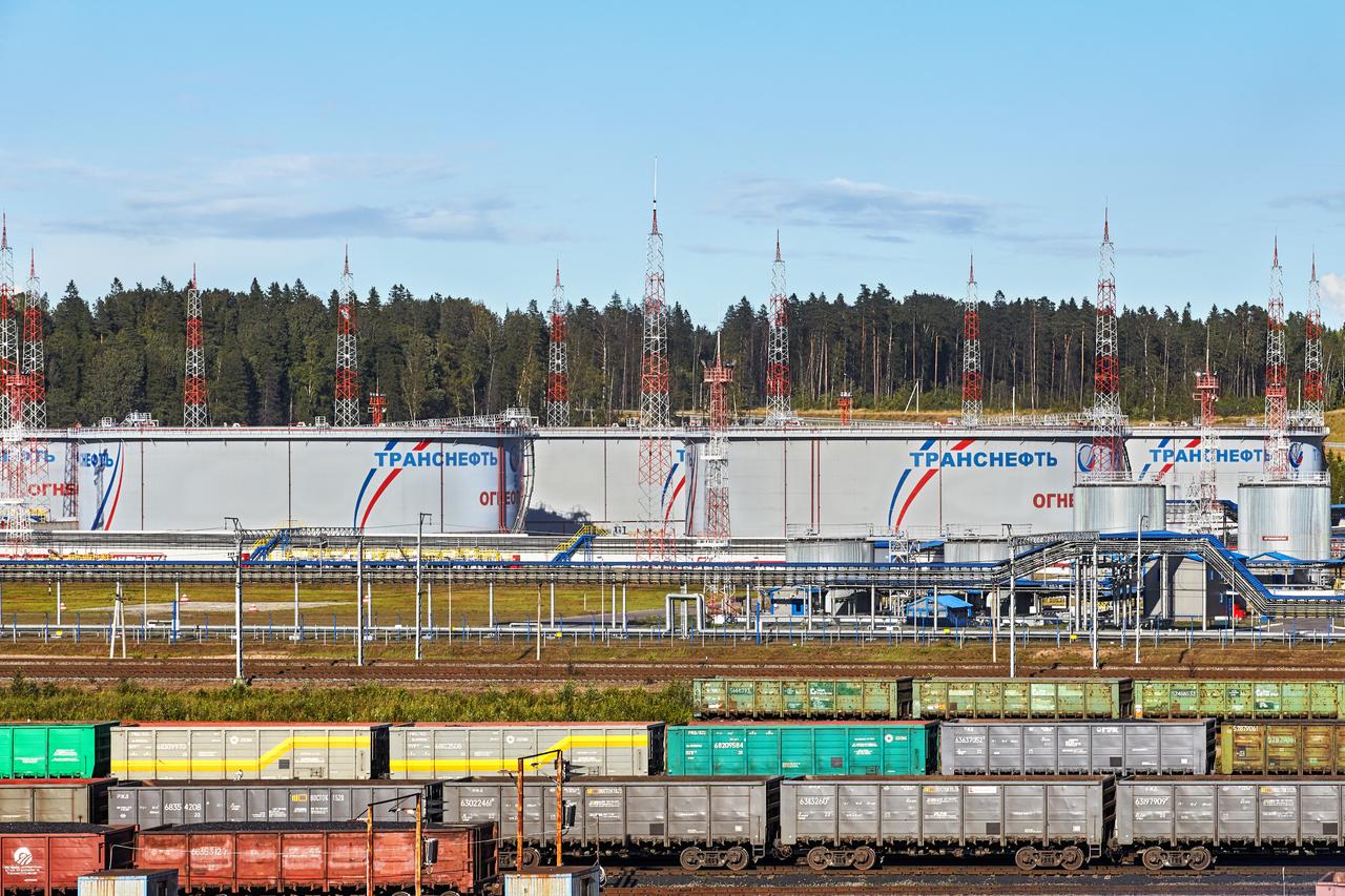 India to maintain Russian oil imports despite Trump sanctions warning: Report Image
