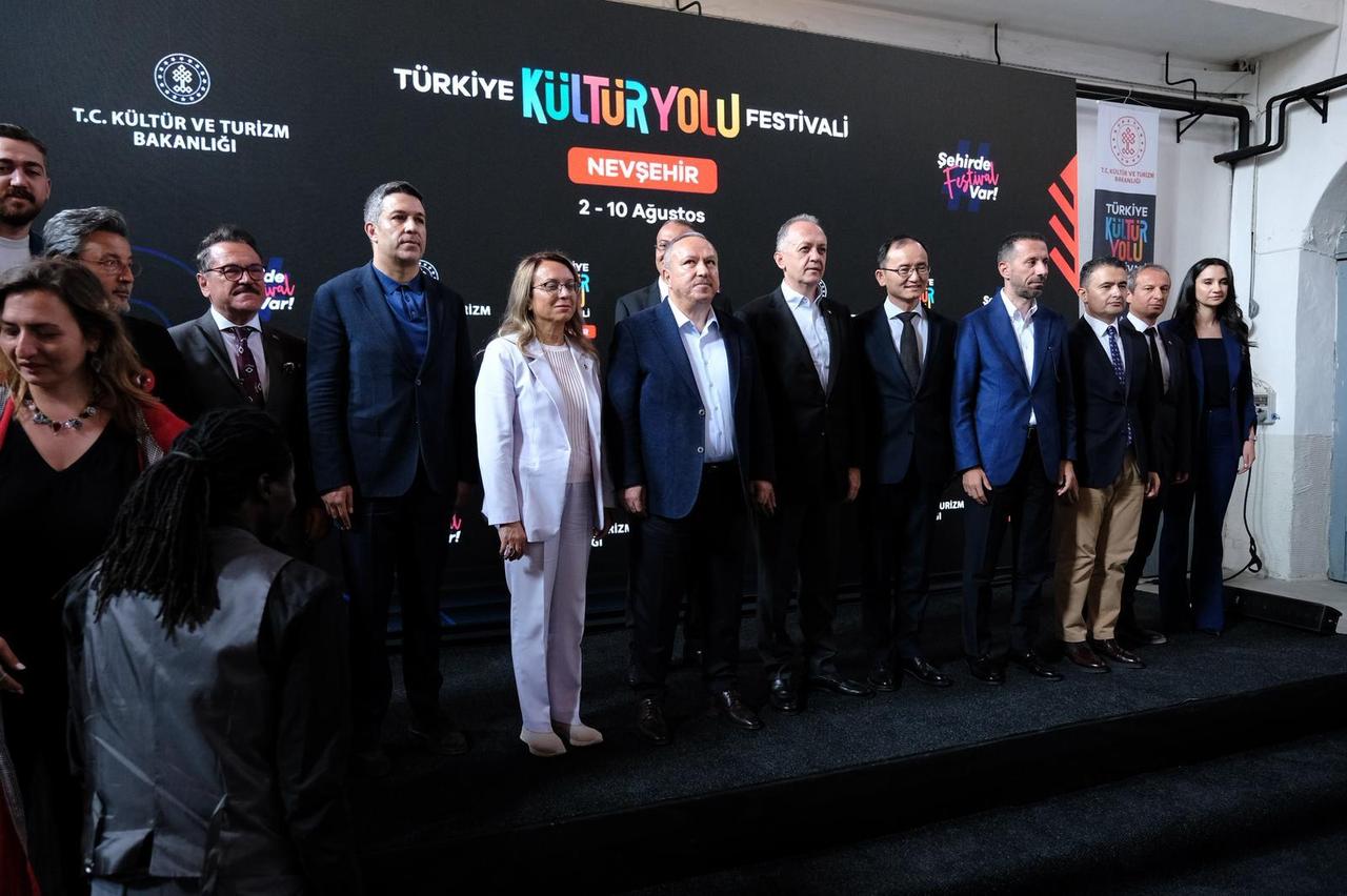 Participants pose at the opening of the Nevsehir leg of the Türkiye Culture Route Festival, August 2, 2025. (Photo via Ministry of Culture and Tourism)
