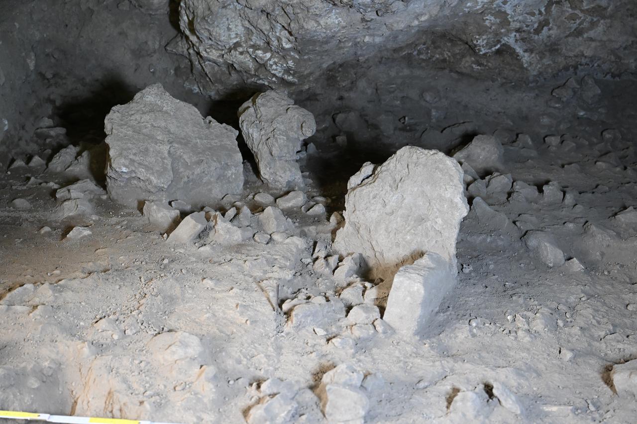 A view of 14,000-year-old grave at Direkli Cave in Kahramanmaras, Türkiye,  Aug. 19, 2025. (AA Photo)