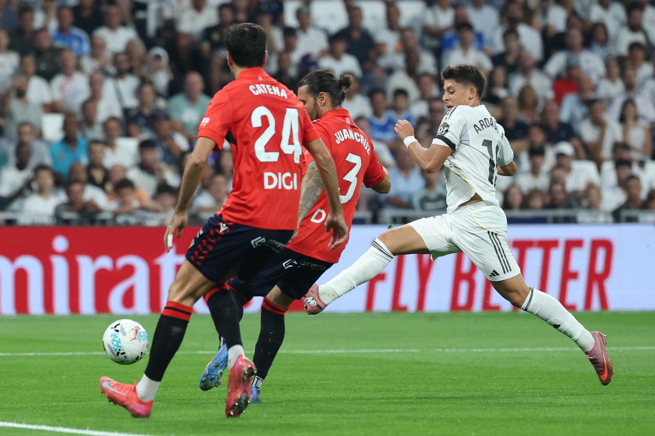 Real Madrid’s Turkish midfielder Arda Guler during the La Liga match between Osasuna at Santiago Bernabeu Stadium, August 19, 2025. (AFP Photo)