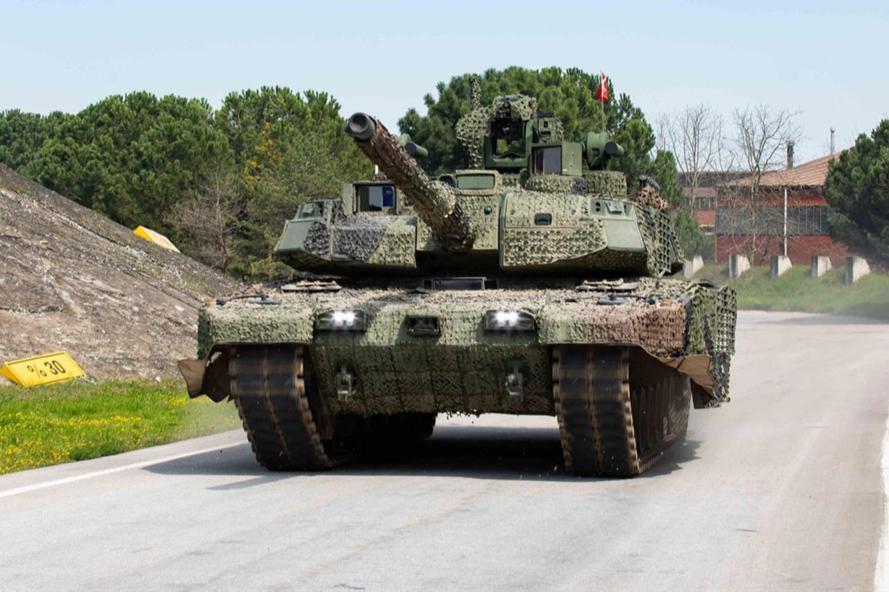 Türkiyes Altay main battle tank (MBT) during tests whose date and location have not been specified. (Photo via BMC)