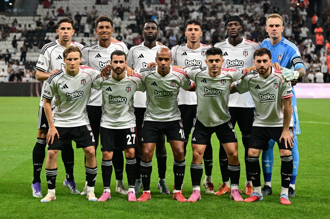 Besiktas players pose for team photo before Ikas Eyupspor match in second week of Trendyol Super Lig at Istanbul, Türkiye, Aug. 17, 2025. (AA Photo)