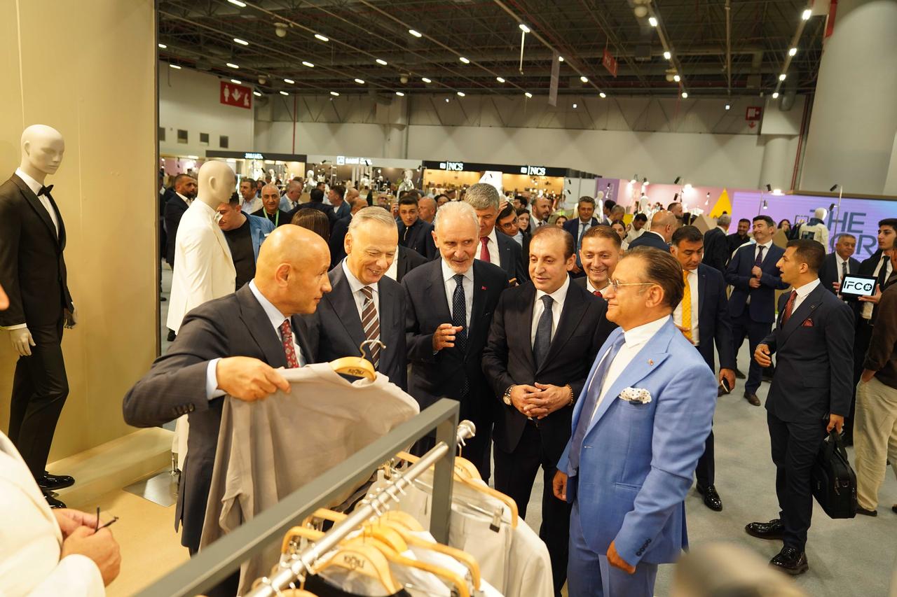 Delegates examine apparel collections during a tour of the Istanbul Fashion Connection (IFCO) fair in Türkiye, Aug. 20, 2025. (AA Photo)