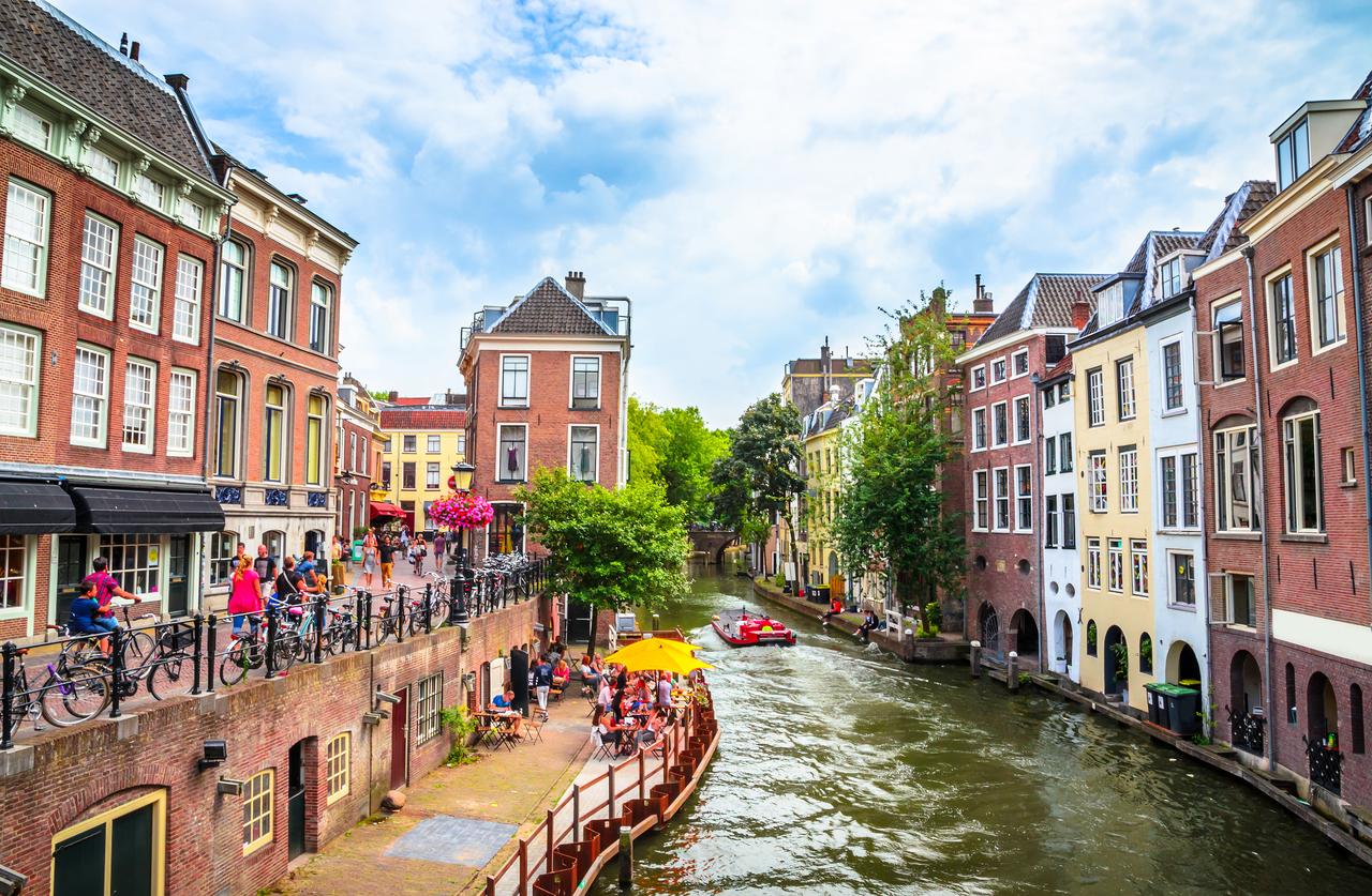 Traditional houses on the Oudegracht (Old Canal) in center of Utrecht, Netherlands, accessed August 21, 2025. (Adobe Stock Photo)