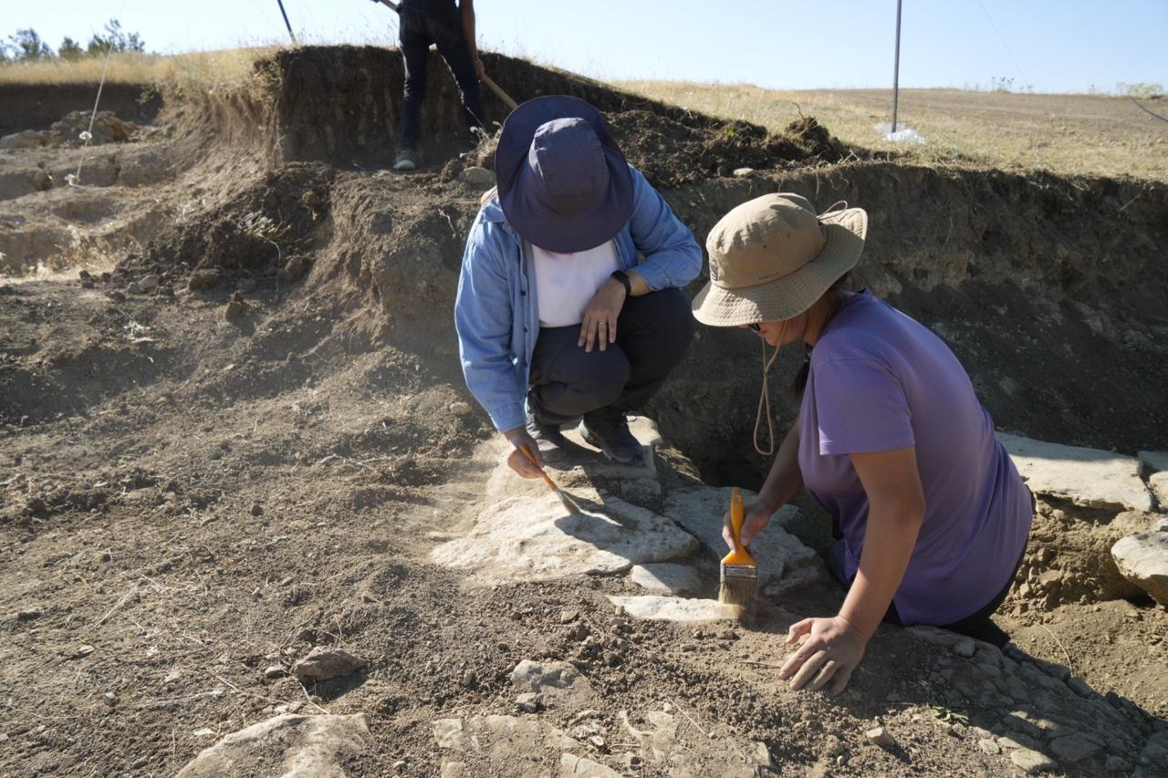 Nine female burials at Türkiye's Satala surprise archaeologists; remains described as unusually delicate Image