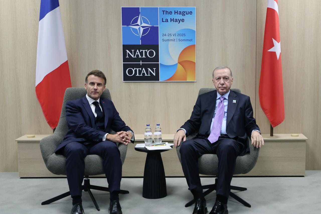 President Erdogan (R) meets with French President Emmanuel Macron (L) within the NATO Heads of State and Government Summit in The Hague, Netherlands on June 25, 2025. (TUR Presidency/Murat Cetinmuhurdar)
