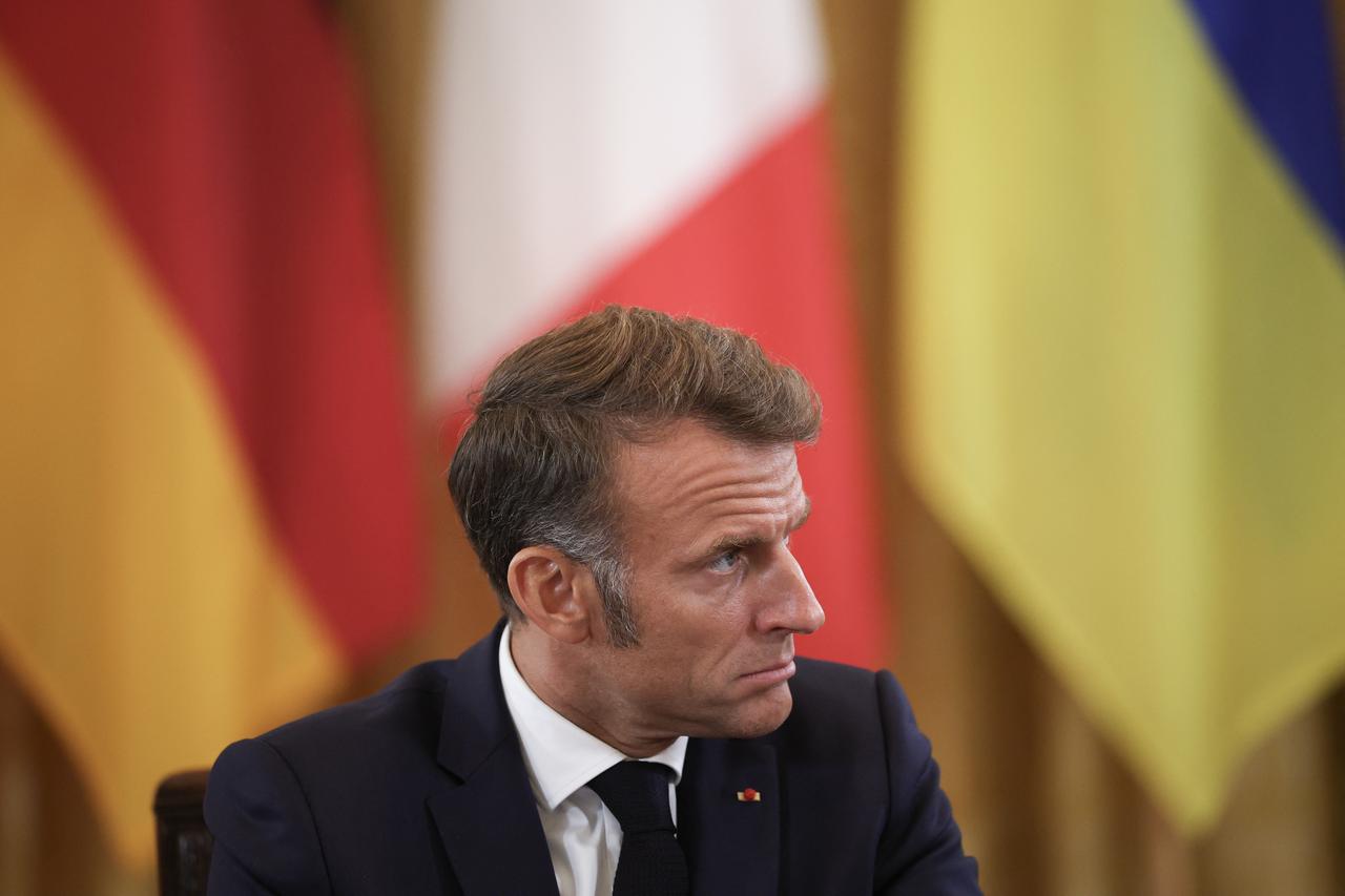 French President Emmanuel Macron participates in a meeting with U.S. President Donald Trump, Ukrainian President Volodymyr Zelenskyy and European leaders at the White House on August 18, 2025 in Washington, DC. (AFP Photo)