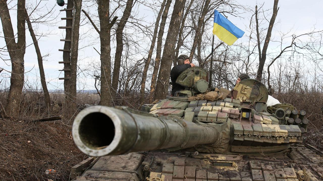 Ukrainian tank after following their battle agianst Russian troops and Russia-backed forces near Zolote village, Luhansk region on March 6, 2022. (AFP Photo)