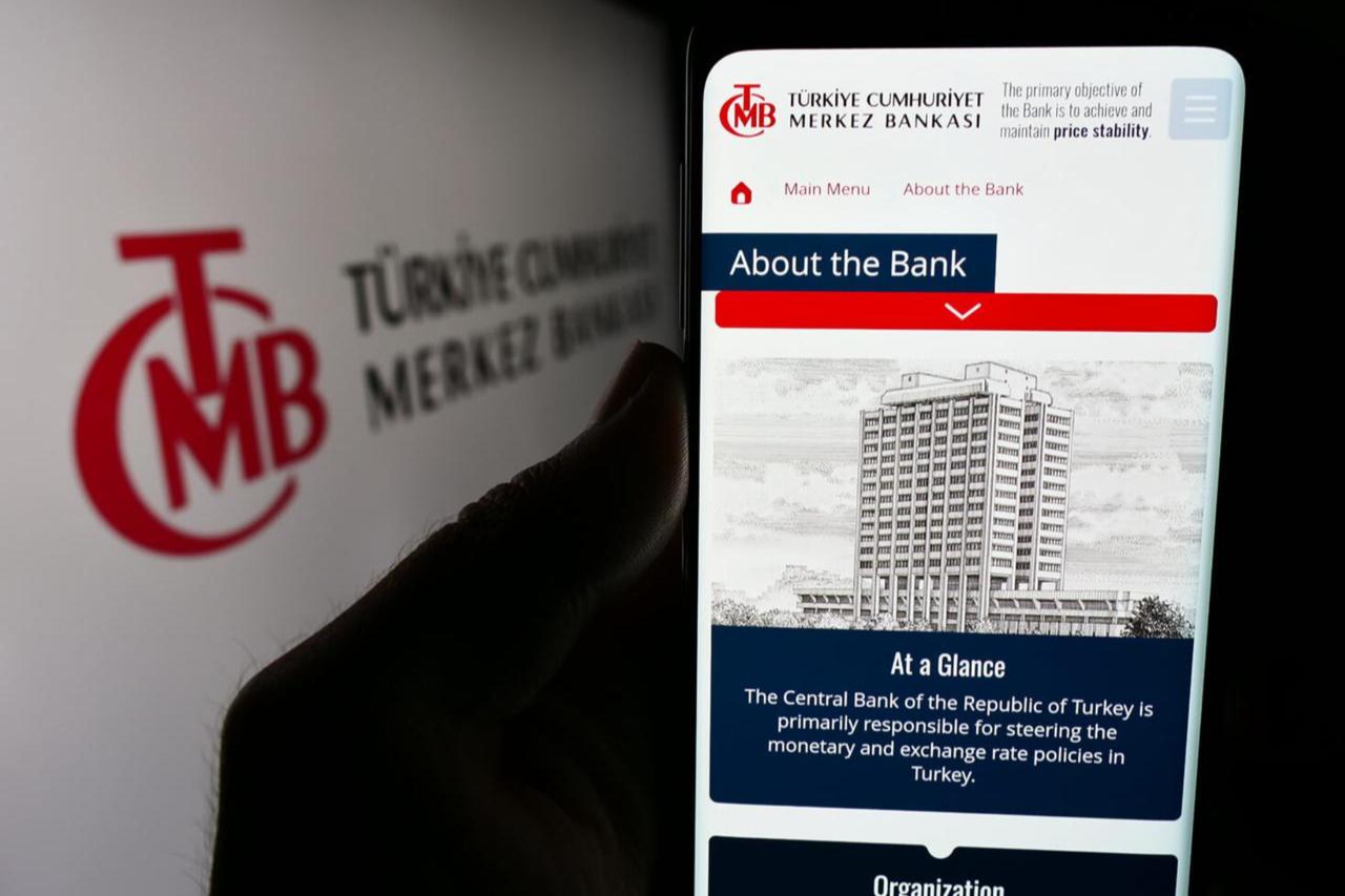 Logo and website of the Central Bank of the Republic of Türkiye displayed on a screen. (Adobe Stock Photo)