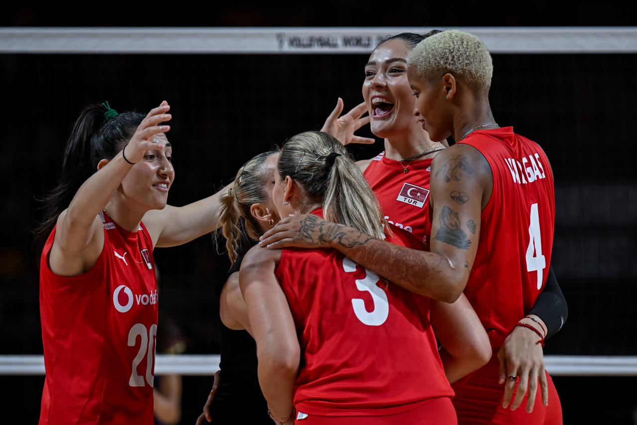 Players of Türkiye celebrate after a point during the FIVB Women’s World Volleyball Championship volleyball match Türkiye and Spain at Korat Chatchai Hall in Nakhon Ratchasima, Thailand on August 23, 2025. (AA Photo)