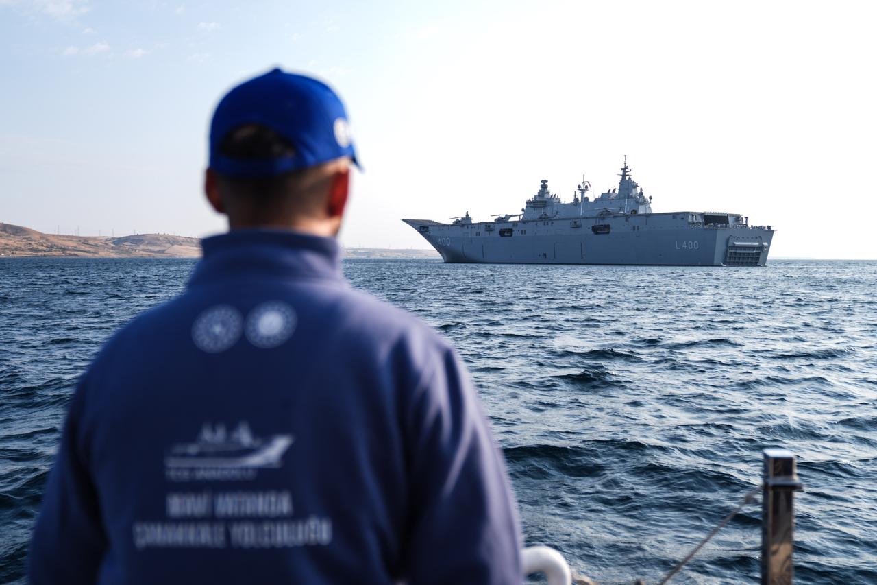 Türkiyes first domestic warship, TCG Anadolu, sets off from Gelibolu for the ‘Victory Journey’ event, marking the 954th anniversary of the Malazgirt Victory and Victory Day celebrations, Canakkale, Türkiye, Aug. 23, 2025. (AA Photo)