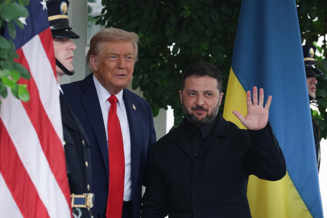 U.S. President Donald Trump greets Ukrainian President Volodymyr Zelenskyy at the White House in Washington, DC on August 18, 2025. (AFP Photo)