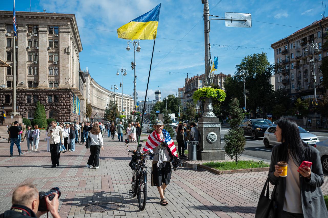 Ukrainians celebrate the Day of the National Flag of Ukraine in Kyiv, Ukraine, on August 23, 2025. (AA Photo)