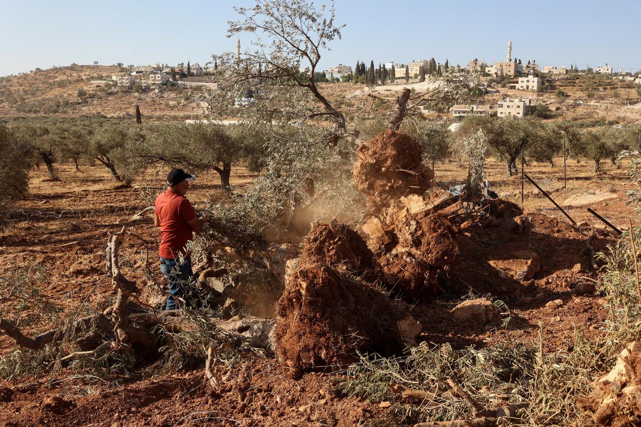 Israeli 3-day military siege devastates West Banks El-Mugayyir, damages farmland