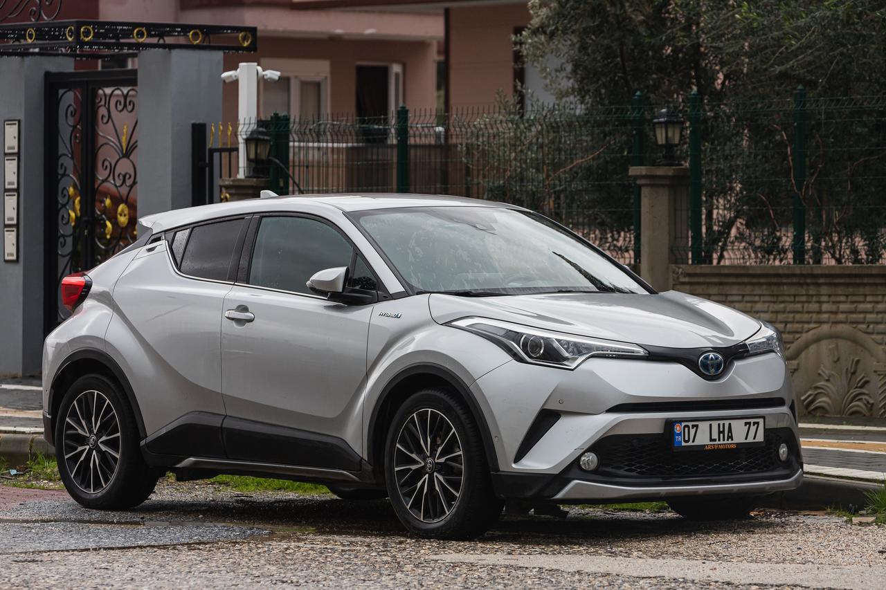 A silver Toyota C-HR is parked on a residential street in Antalya, Türkiye, January 23, 2022. (Adobe Stcok Photo)