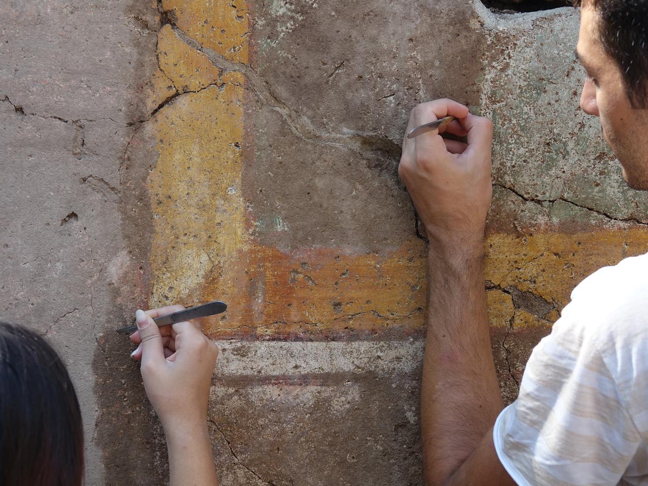 Wall paintings from the period when the structure functioned as a Roman villa are seen during ongoing excavations at the ancient city of Antandros in Edremit, Balikesir, Türkiye, where archaeologists have identified a newly uncovered room later converted into a baptistery, Aug. 24, 2025. (AA Photo)