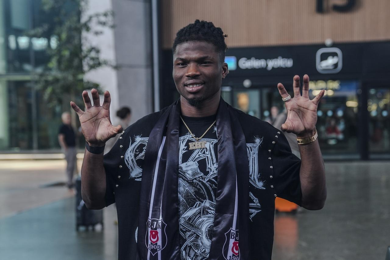 23-year-old Malian football player El Bilal Toure, who Besiktas has announced it had begun negotiations to sign on loan, arrives in Istanbul, Türkiye, August 25, 2025. (AA Photo)