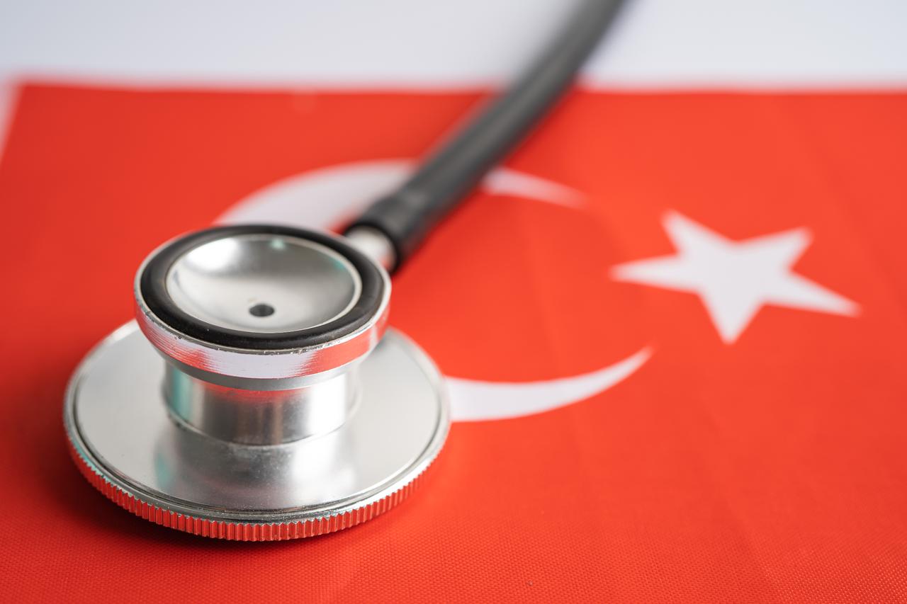 A black stethoscope placed against the backdrop of the Turkish flag, symbolizing the nation’s growing focus on healthcare and its expanding role in the medical sector. (Adobe Stock Photo)