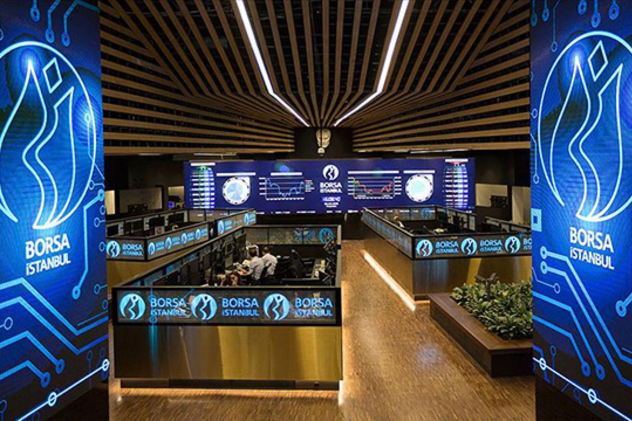 Traders work on the floor of Borsa Istanbul in Istanbul, Türkiye. (AA Photo)