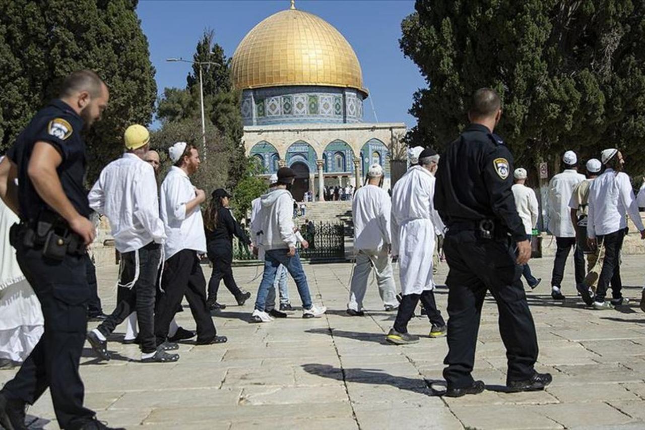 Fanatical Jews raid Al-Aqsa Mosque, Jerusalem, June 14
 2020 (AA Photo)