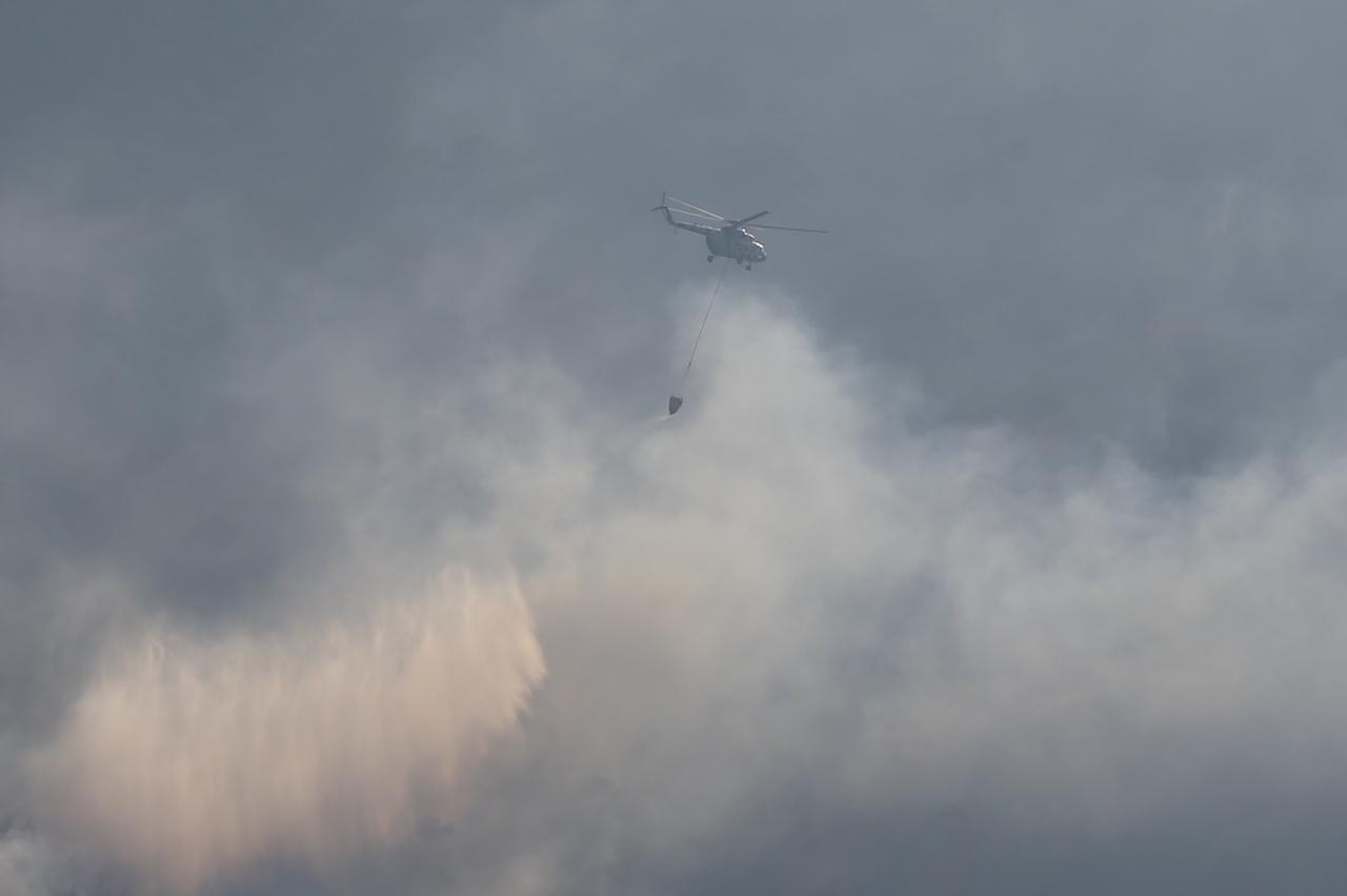 A helicopter carries water after a forest fire broke out in the Pamukkale district of Denizli, Türkiye, August 24, 2025. (AA Photo)