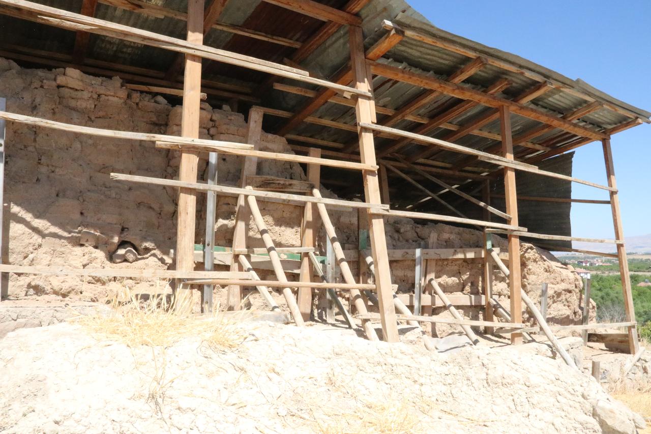 Restoration of Late Hittite fortification walls damaged in the Feb. 6, 2023 earthquakes continues at Arslantepe Mound, a roughly 7,000-year-old site inscribed on the UNESCO World Heritage List, Malatya, Türkiye, Aug. 25, 2025. (AA Photo)