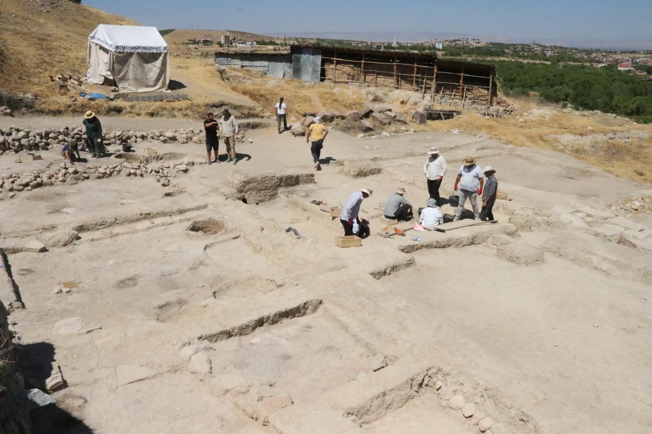 Restoration of Late Hittite fortification walls damaged in the Feb. 6, 2023 earthquakes continues at Arslantepe Mound, a roughly 7,000-year-old site inscribed on the UNESCO World Heritage List, Malatya, Türkiye, Aug. 25, 2025. (AA Photo)