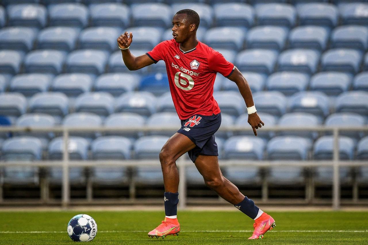 Lille's Portuguese defender Tiago Djalo controls the ball during an international club friendly football match between SL Benfica and Lille OSC at the Algarve stadium in Portimao, July 22, 2021. (AFP Photo)