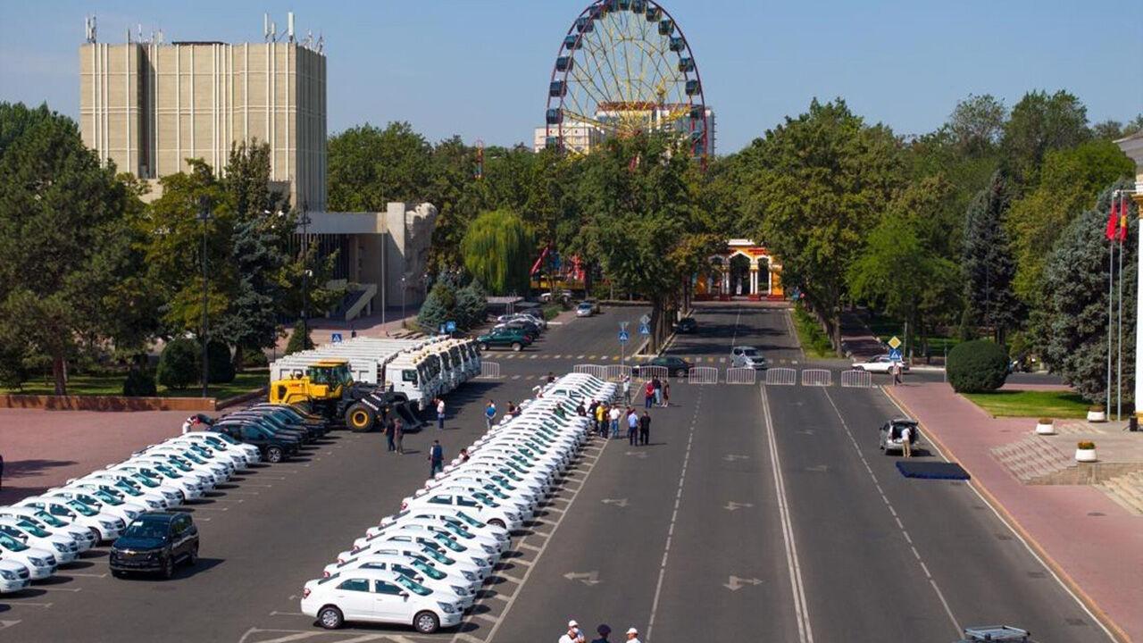 Vehicles donated by Ihlas Holding to the Kyrgyz government are lined up for delivery in Bishkek, Kyrgyzstan, August 26, 2025. (Photo via turkiyegazetesi.com.tr)