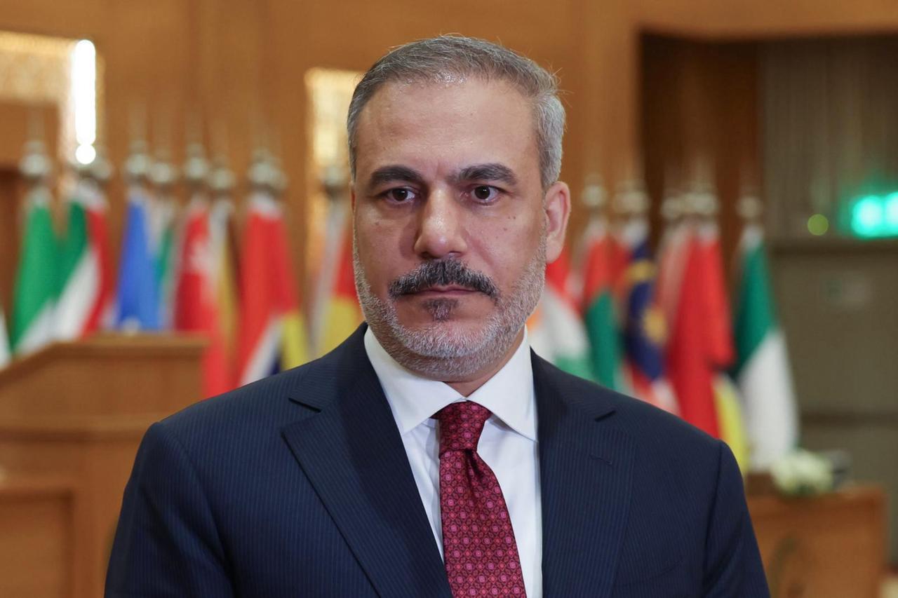 FM Fidan answers questions from the press following 21st Extraordinary Meeting of the Council of Foreign Ministers of OIC in Jeddah, Saudi Arabia, August 25, 2025. (Photo via Organization of Islamic Cooperation)