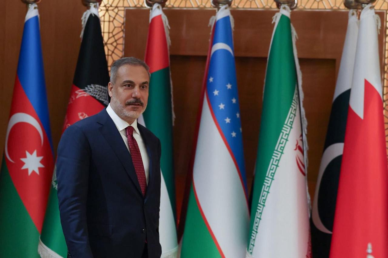 Foreign Minister Hakan Fidan answers questions from the press following the 21st Extraordinary Meeting of the Council of Foreign Ministers of OIC in Jeddah, Saudi Arabia, August 25, 2025. (Photo via Organization of Islamic Cooperation)