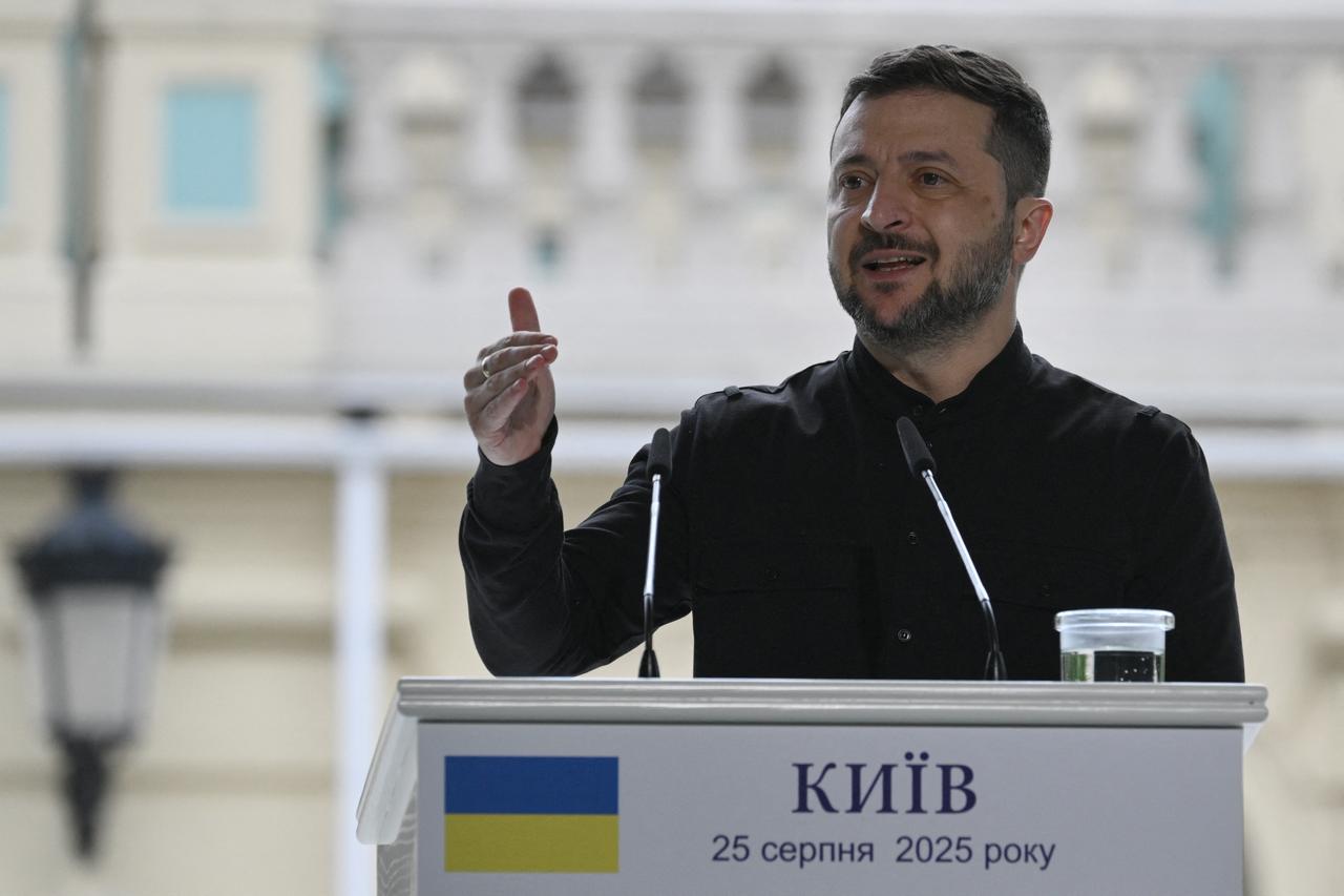 Ukrainian President Volodymyr Zelenskyy speaks during a press conference with Prime Minister of Norway (not seen) following talks at Mariyinsky Palace in Kyiv on August 25, 2025. (AFP Photo)