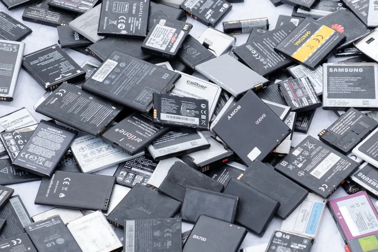 Used mobile phone batteries with different brands in the market in Prague, Czech Republic, 25 April 2021. (Adobe Stock Photo)