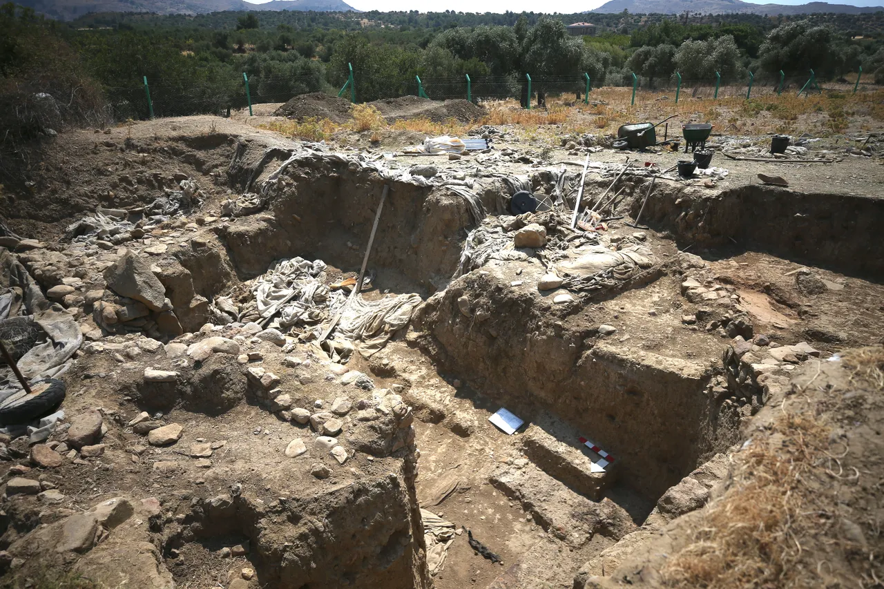 A view from the excavations at Ugurlu-Zeytinlik Hoyuk on Gokceada, Canakkale, Türkiye, where archaeologists uncovered 8,800-year-old houses of the first Aegean farmers, Aug. 27, 2025. (AA Photo)