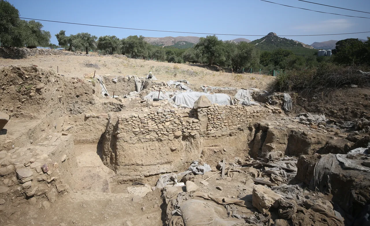 A view from the excavations at Ugurlu-Zeytinlik Hoyuk on Gokceada, Canakkale, Türkiye, where archaeologists uncovered 8,800-year-old houses of the first Aegean farmers, Aug. 27, 2025. (AA Photo)