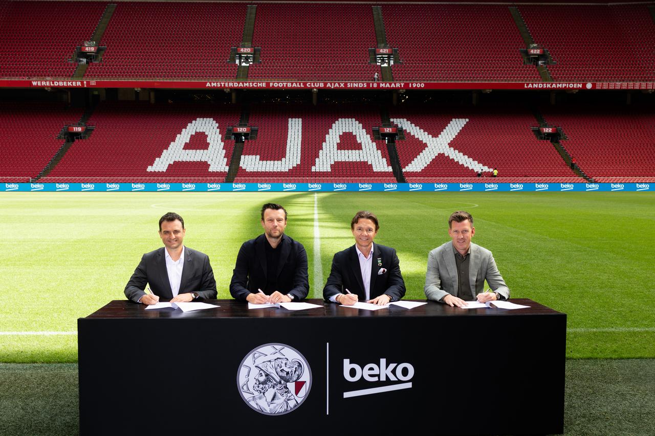 Executives from Ajax and Beko sign a three-year partnership agreement at the Johan Cruijff ArenA in Amsterdam, August 26, 2025. (Photo via bekoeurope.com)
