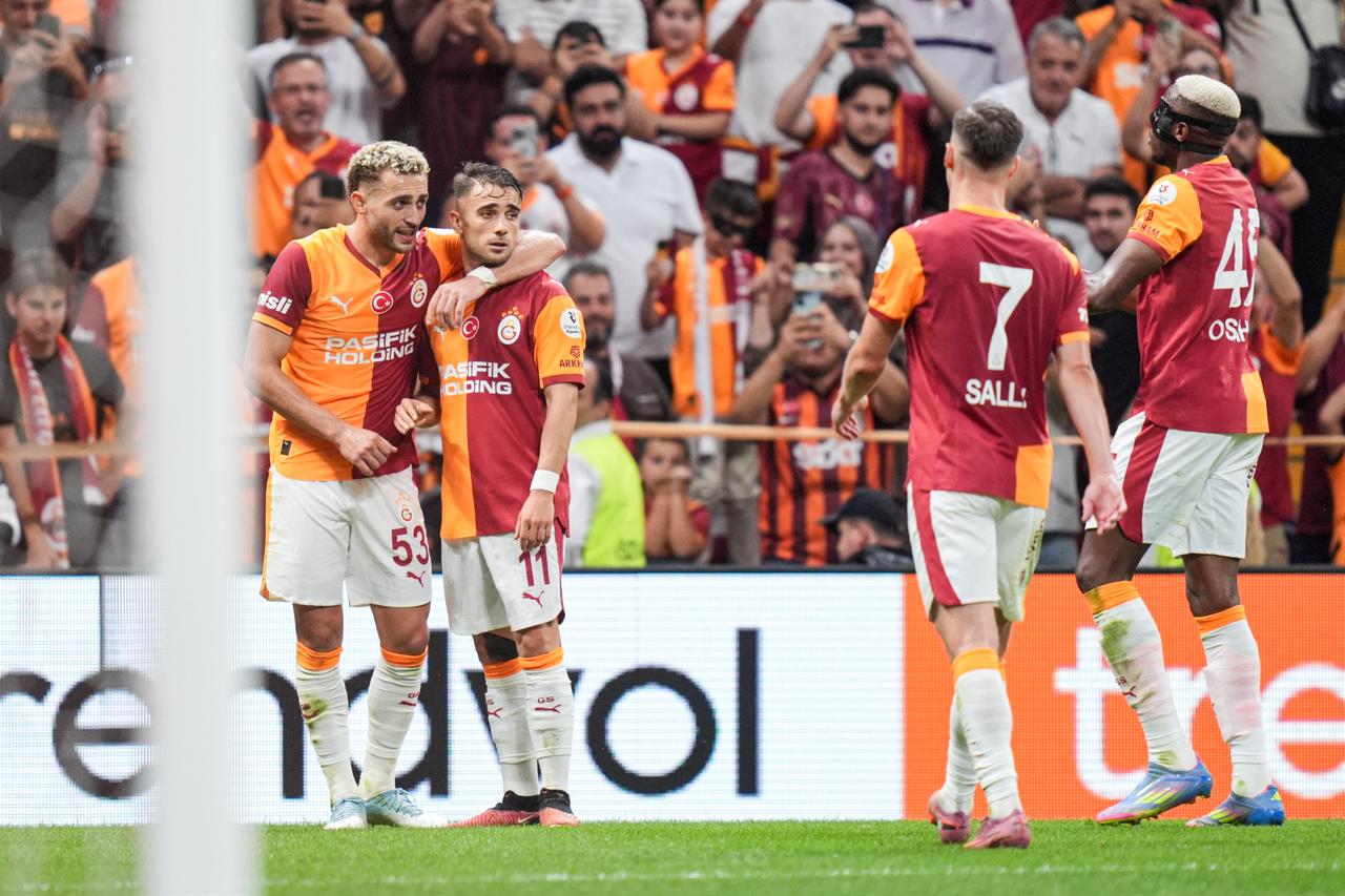 Players of Galatasaray celebrate after score a goal during the Turkish Super Lig week 2 football match between Galatasaray and Fatih Karagumruk in RAMS Park in Istanbul, Türkiye on August 15, 2025. (AA Photo)