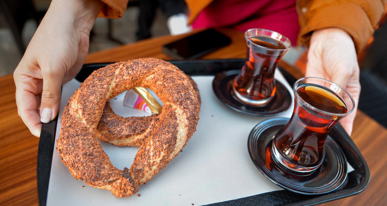 Turkish baked bagel, cheese and tea (Adobe Stock Photo)