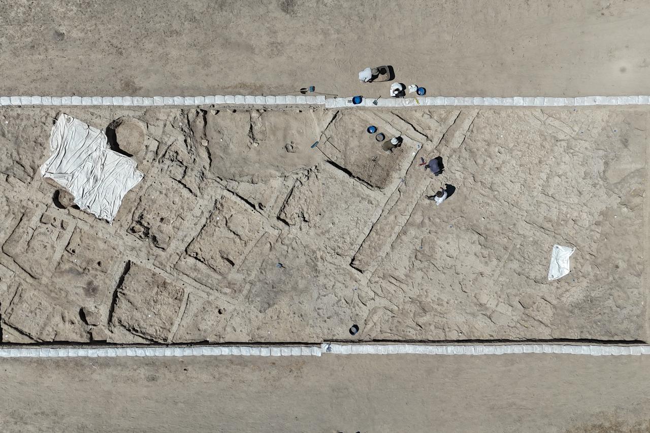 Possible Neolithic street emerges at Canhasan Mound in central Türkiye Image