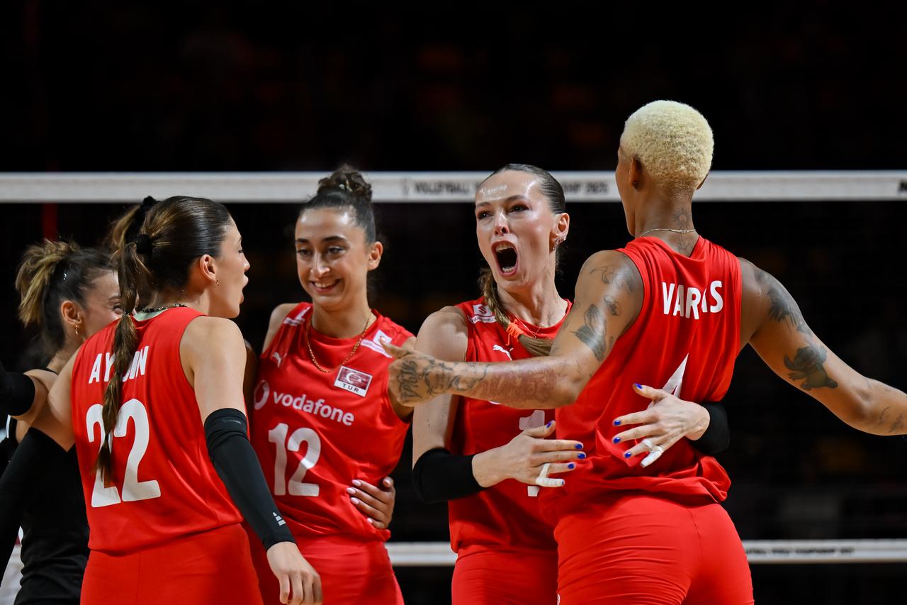 Turkish national women’s volleyball team secures 1st place in world championship group Image