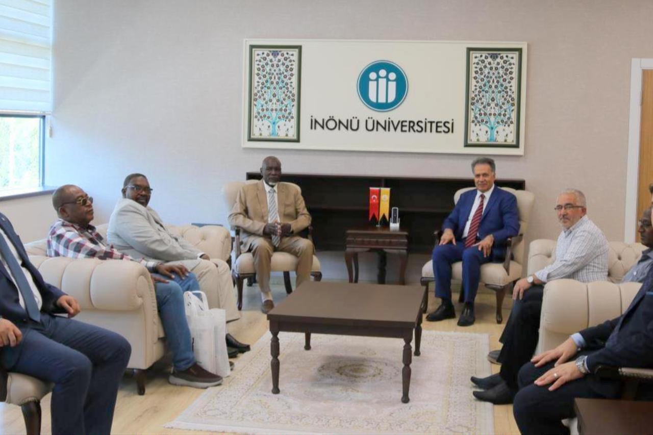 Sudan’s University of the Holy Quran and Islamic Sciences signed an academic cooperation agreement with Türkiye’s Inonu University on Wednesday, August 27, 2025. (SUNA photo)