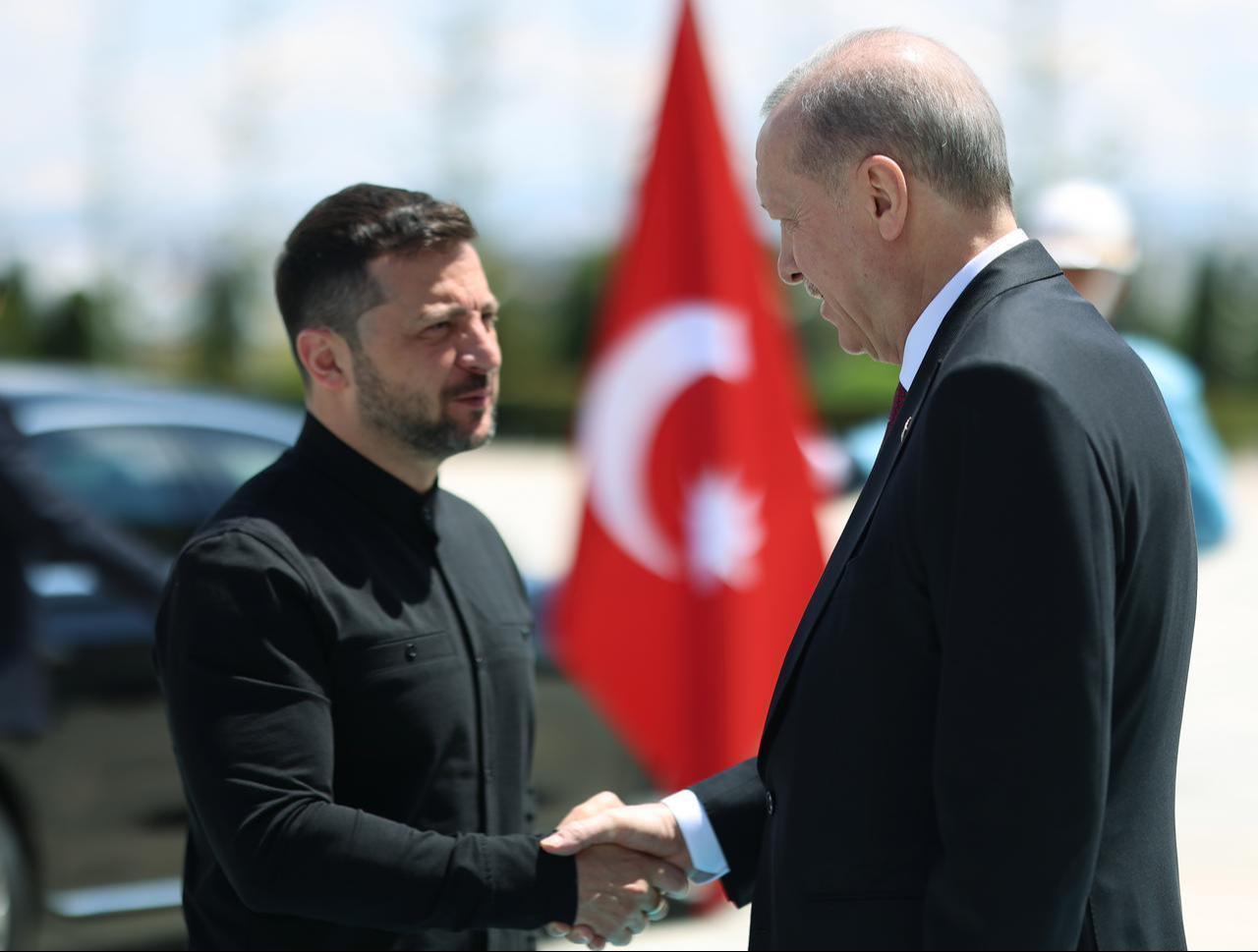 President Recep Tayyip Erdogan welcomes Ukrainian President Volodymyr Zelenskyy at the Presidential Complex in Ankara, Türkiye, May 15, 2025. (Photo via Turkish Presidency)