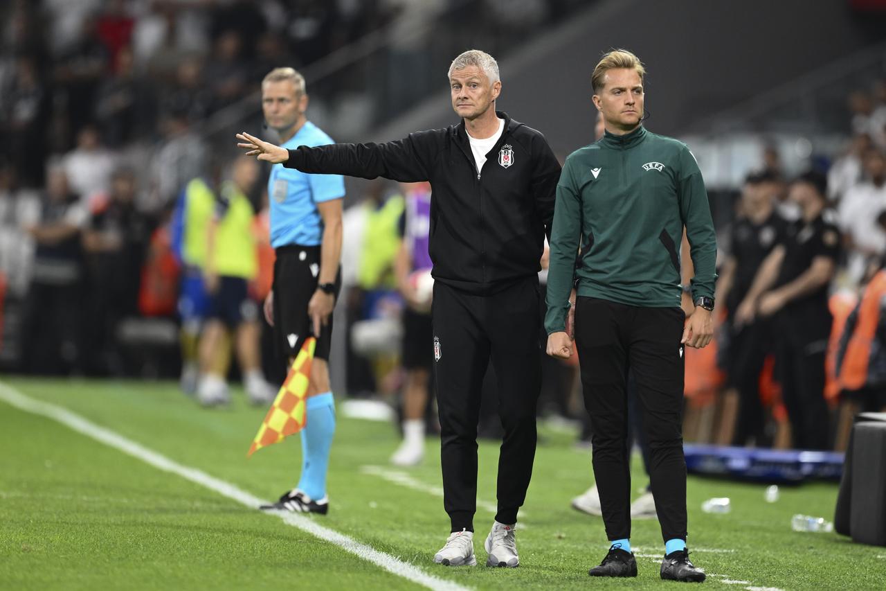 Head Coach of Besiktas Ole Gunnar Solskjaer gives tactics during the UEFA Conference League play-off second leg match between Besiktas and Lausanne at Tupras Stadium in Istanbul, Türkiye, on August 28, 2025. (AA Photo)